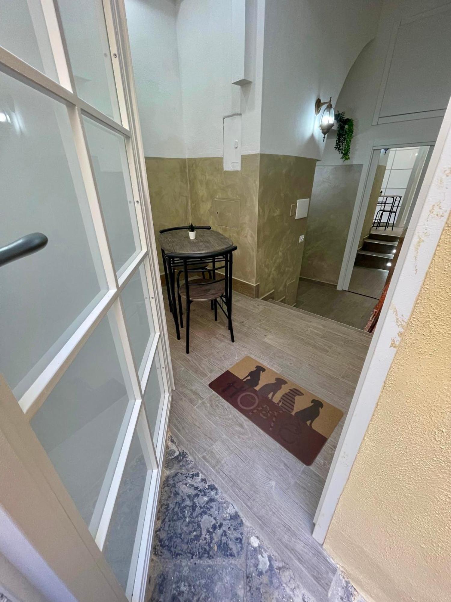House Karol Neapel