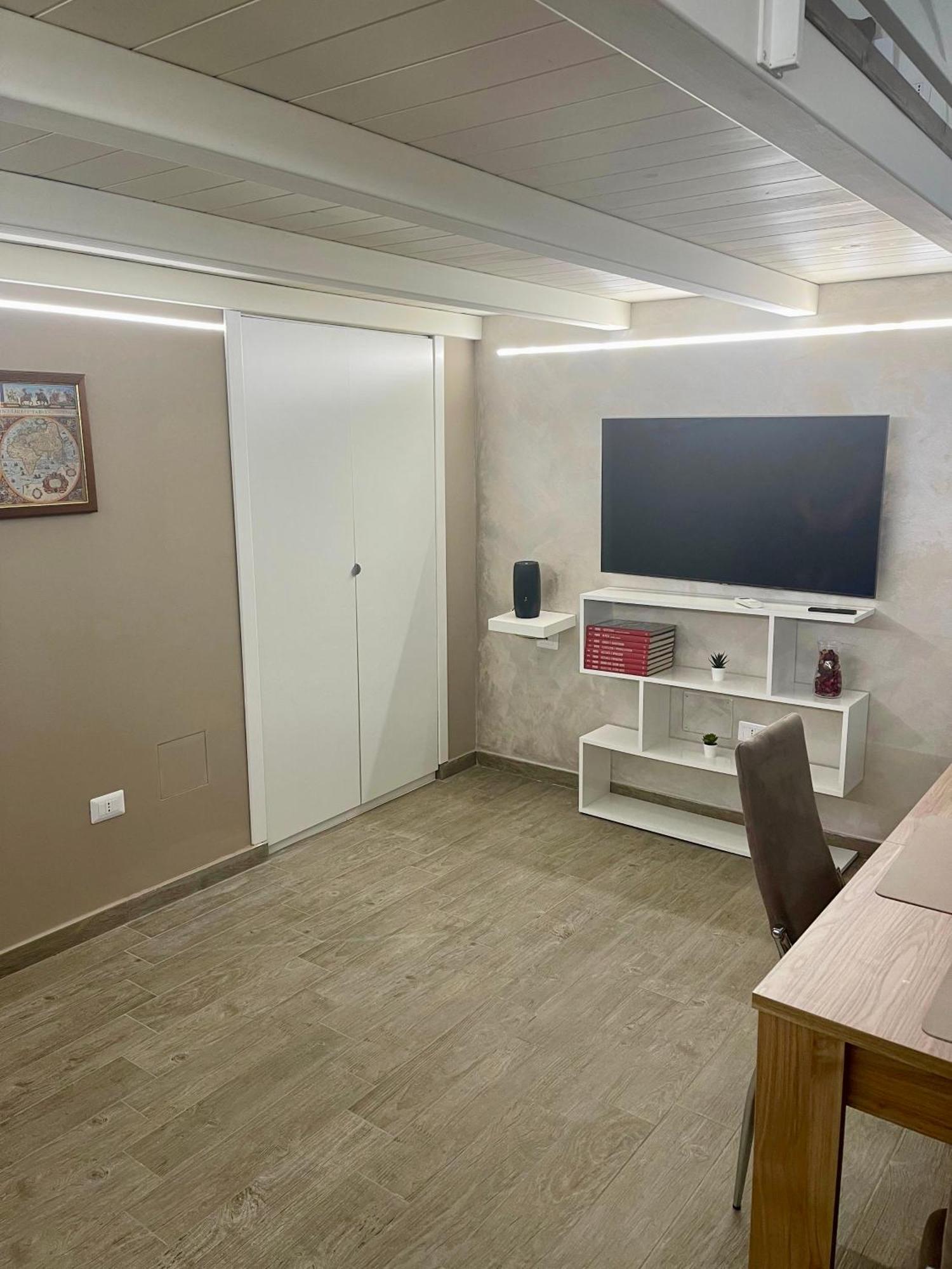 House Karol Neapel